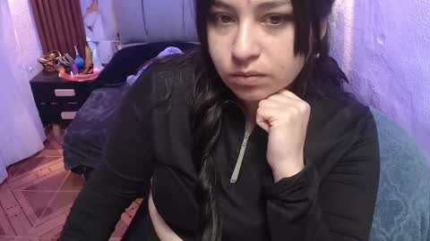 Snapshot of chloe_smith5 chatting on November 22, 1:21 pm chloe_smith5 online show from November 22, 1:21 pm