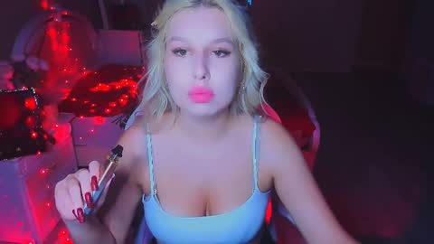 Snapshot of chloericci chatting on October 15, 10:37 am ChloeRicci online show from October 15, 10:37 am