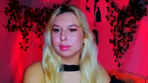 Snapshot of chloericci chatting on November 24, 10:59 am ChloeRicci online show from November 24, 10:59 am