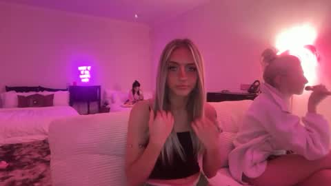 chloeros3e online show from September 26, 5:28 pm