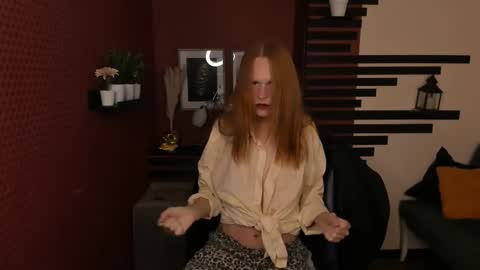 Chloe online show from November 5, 1:00 pm