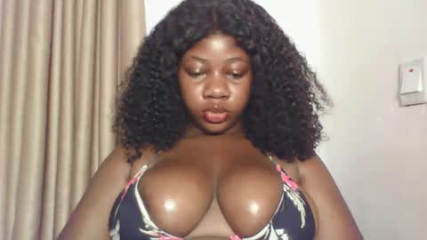 chocolateassgirl61 online show from November 20, 7:30 am