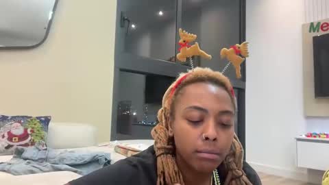 ChocolateCakeQueen online show from December 9, 12:12 am