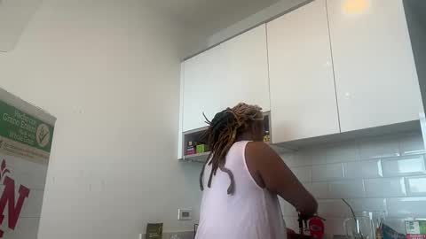 ChocolateCakeQueen online show from December 20, 3:31 pm