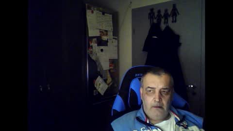 Chris online show from December 21, 3:35 am