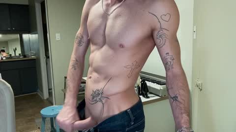 Snapshot of chriscool93 chatting on January 3, 10:41 am Content creator artist online show from January 3, 10:41 am