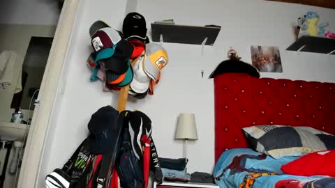 chriss_evanss_ online show from December 4, 11:46 pm