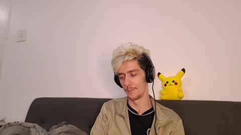 Snapshot of chrisslicer chatting on October 19, 1:28 am Christopher online show from October 19, 1:28 am