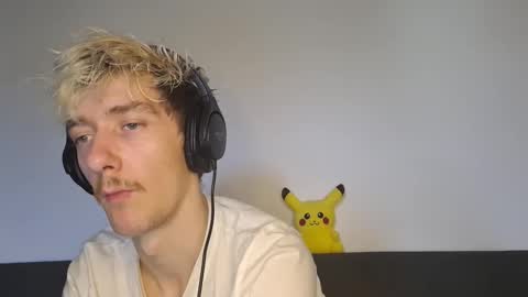 Snapshot of chrisslicer chatting on October 25, 4:53 am Christopher online show from October 25, 4:53 am