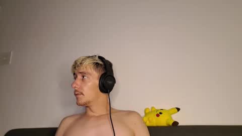 Snapshot of chrisslicer chatting on November 24, 11:37 pm Christopher online show from November 24, 11:37 pm