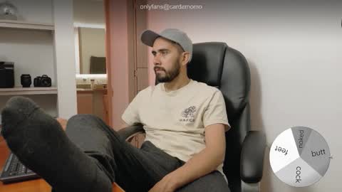 Snapshot of chrissmithin5 chatting on November 14, 3:05 am Cardamomo online show from November 14, 3:05 am