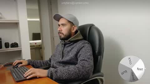 Snapshot of chrissmithin5 chatting on November 16, 3:23 am Cardamomo online show from November 16, 3:23 am