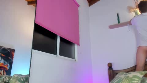 Hi dont forguet to follow me    online show from October 17, 7:44 am