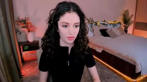 christinaconteeree online show from September 13, 4:29 pm