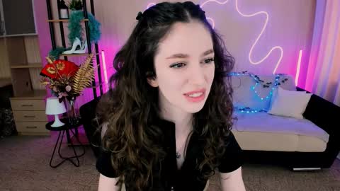 christinaconteeree online show from September 14, 11:20 am