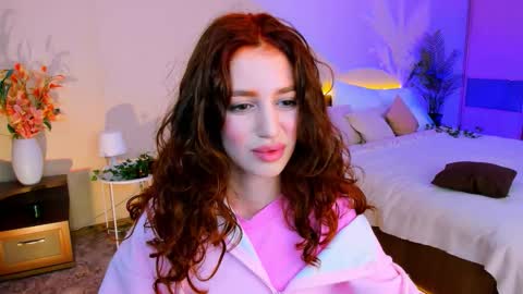 christinaconteeree online show from October 10, 8:19 pm