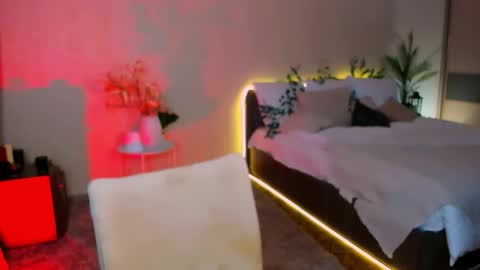 christinaconteeree online show from November 22, 11:20 am