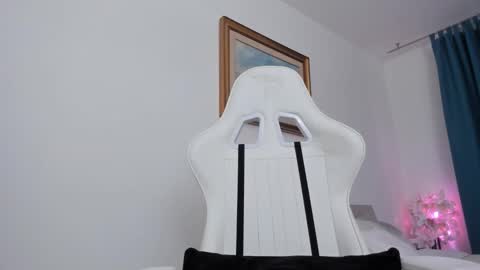 Hi im Christine online show from December 10, 8:40 am