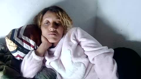 Snapshot of christine213 chatting on February 5, 9:40 pm christine213 online show from February 5, 9:40 pm