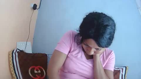 Snapshot of christine213 chatting on November 1, 10:28 am christine213 online show from November 1, 10:28 am