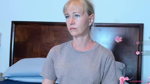 Snapshot of christine_35 chatting on January 7, 7:17 pm Christine - online show from January 7, 7:17 pm