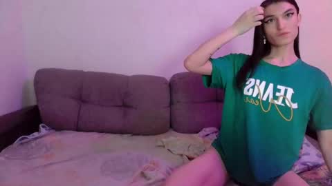 Snapshot of christine_bell chatting on February 22, 9:04 pm Christine online show from February 22, 9:04 pm