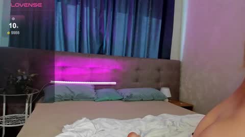 hristy3 online show from February 17, 7:04 am