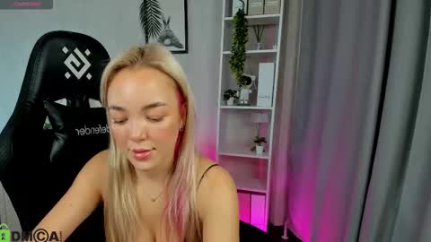 hristy3 online show from November 17, 12:49 am