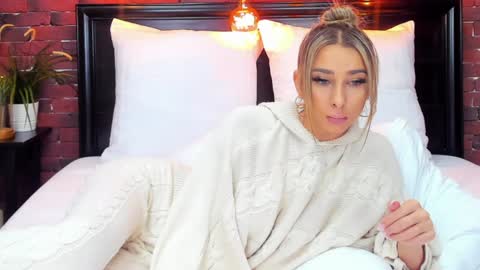 christyna_ross online show from February 4, 11:49 pm