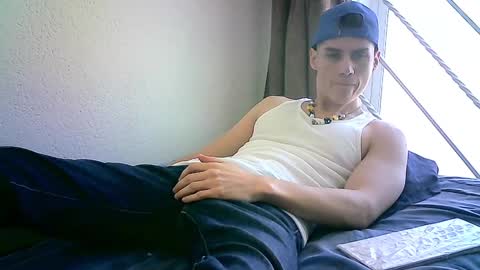 Snapshot of chrixtopherobin chatting on December 11, 8:28 pm Chrixtopherobin online show from December 11, 8:28 pm