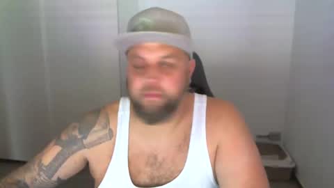 Snapshot of chrizz80 chatting on December 16, 10:18 am Chrizz online show from December 16, 10:18 am