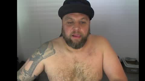 Snapshot of chrizz80 chatting on February 21, 9:34 am Chrizz online show from February 21, 9:34 am