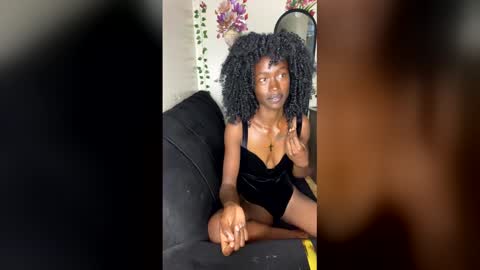 Snapshot of chroe22 chatting on December 18, 8:53 am chroe22 online show from December 18, 8:53 am