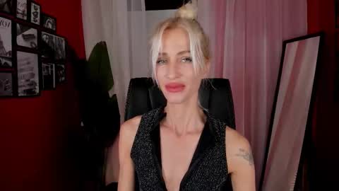 Snapshot of cindy_lady chatting on October 5, 10:13 am Cindy online show from October 5, 10:13 am