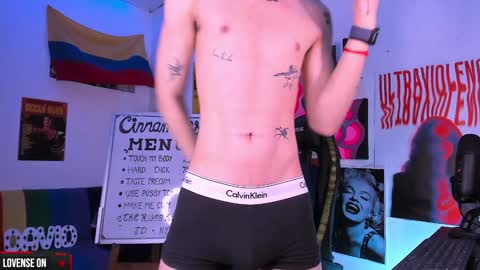 David     Independent Model online show from December 29, 8:00 am