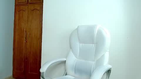 Snapshot of cintia_hills chatting on December 24, 4:11 am Cintia Hills online show from December 24, 4:11 am