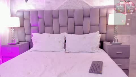 CintiaCollins  online show from February 25, 8:51 pm