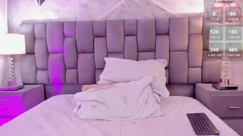 CintiaCollins  online show from February 26, 12:05 am