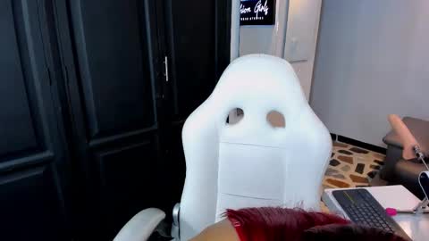 CintiaCollins  online show from November 7, 8:14 am