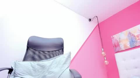 claire aristizabal online show from December 24, 7:06 am