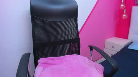 claire aristizabal online show from February 2, 4:15 am