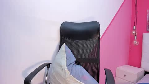 claire aristizabal online show from February 8, 11:01 am