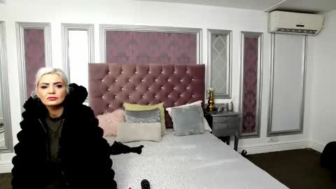 Snapshot of claragarner chatting on December 1, 10:21 pm Clara online show from December 1, 10:21 pm