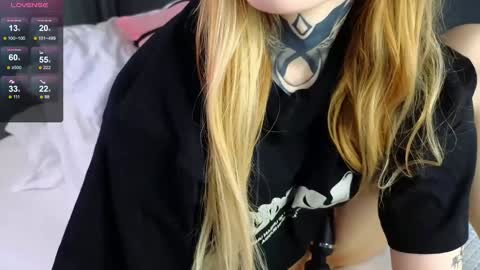 Snapshot of clarewoods chatting on February 1, 10:02 pm Sophie online show from February 1, 10:02 pm