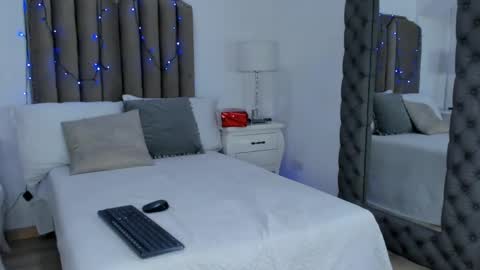 Snapshot of clarisse28 chatting on December 16, 5:38 am Mistress Clarisse online show from December 16, 5:38 am