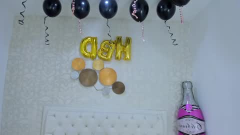 Snapshot of clarisse28 chatting on December 22, 7:31 pm Mistress Clarisse online show from December 22, 7:31 pm