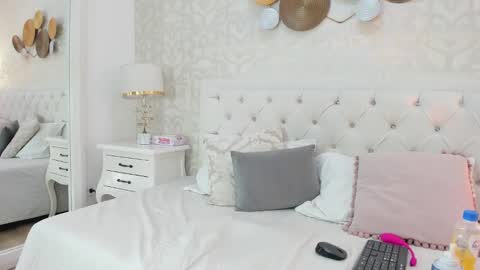 Snapshot of clarisse28 chatting on February 6, 10:32 pm Mistress Clarisse online show from February 6, 10:32 pm