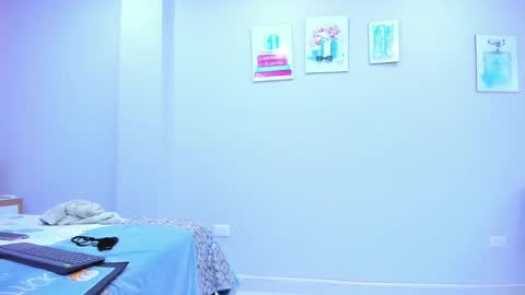 Snapshot of clayr_rosse chatting on February 12, 8:29 pm Clayr online show from February 12, 8:29 pm