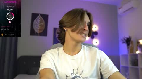 Snapshot of cleo_stringer_ chatting on October 2, 8:32 am Cleo online show from October 2, 8:32 am