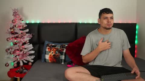 Snapshot of cleoanubis_ chatting on December 19, 5:29 am Girl Juliana and Federico online show from December 19, 5:29 am